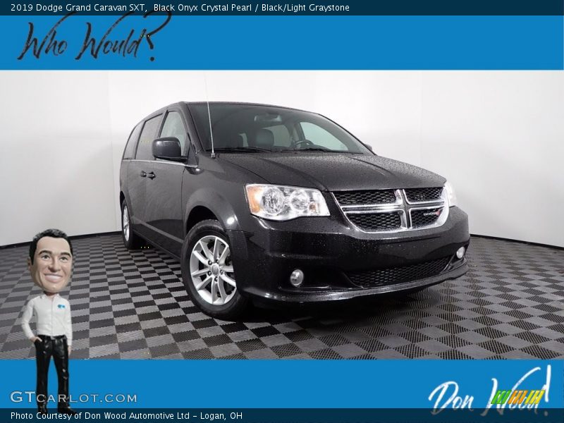 Black Onyx Crystal Pearl / Black/Light Graystone 2019 Dodge Grand Caravan SXT