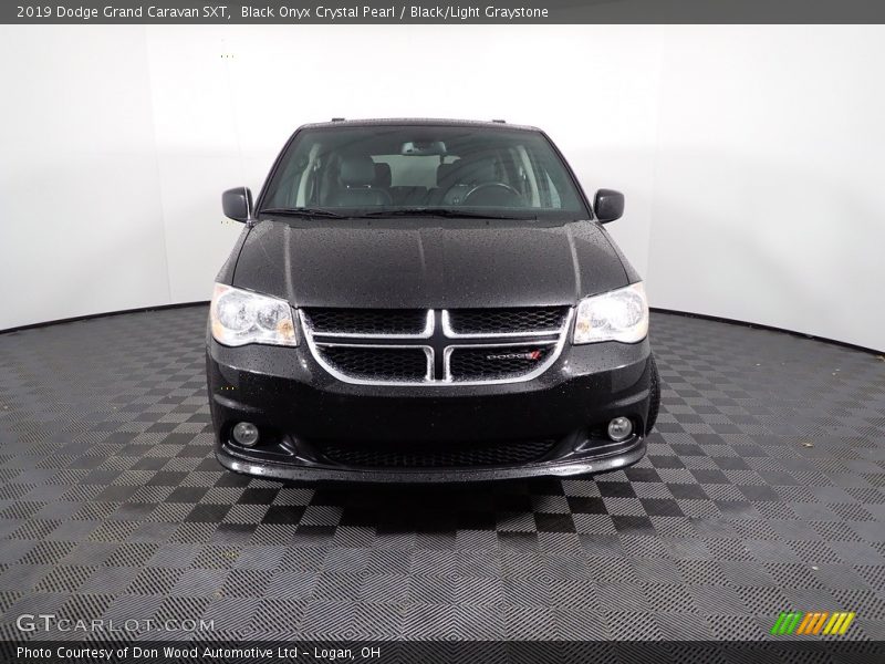 Black Onyx Crystal Pearl / Black/Light Graystone 2019 Dodge Grand Caravan SXT