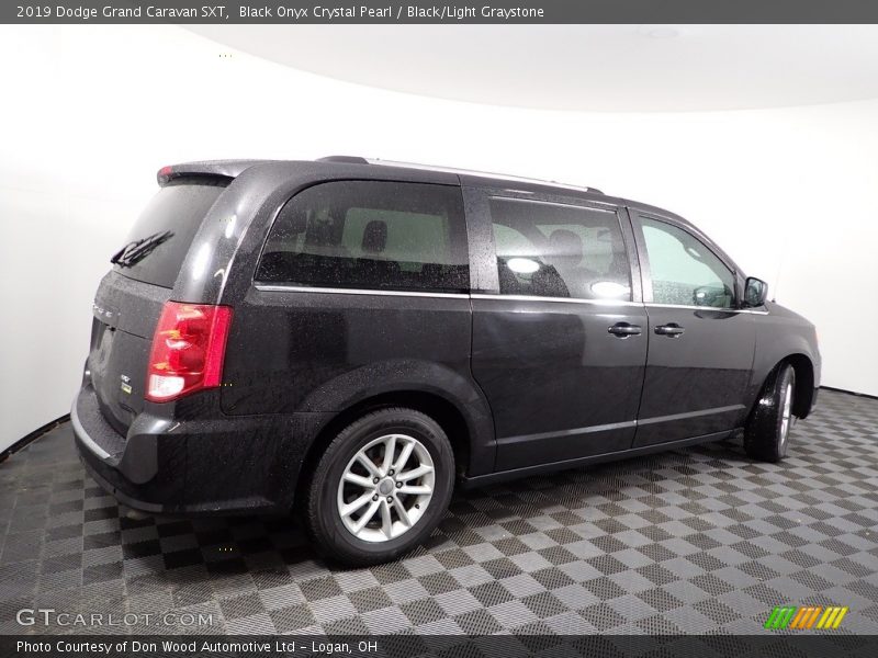 Black Onyx Crystal Pearl / Black/Light Graystone 2019 Dodge Grand Caravan SXT