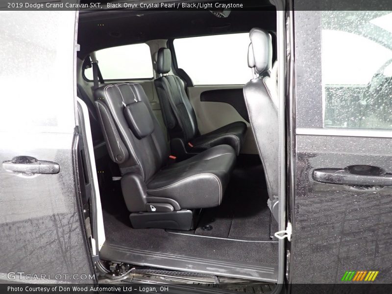 Black Onyx Crystal Pearl / Black/Light Graystone 2019 Dodge Grand Caravan SXT