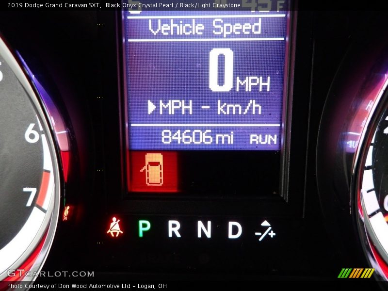 Black Onyx Crystal Pearl / Black/Light Graystone 2019 Dodge Grand Caravan SXT