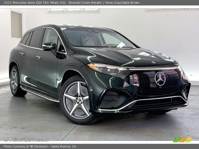 Front 3/4 View of 2023 EQS 580 4Matic SUV