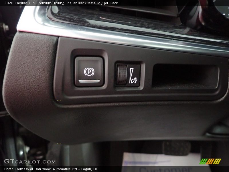 Stellar Black Metallic / Jet Black 2020 Cadillac XT5 Premium Luxury