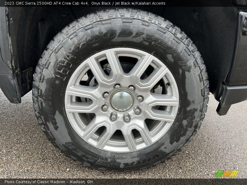 Onyx Black / Jet Black w/Kalahari Accents 2023 GMC Sierra 2500HD AT4 Crew Cab 4x4