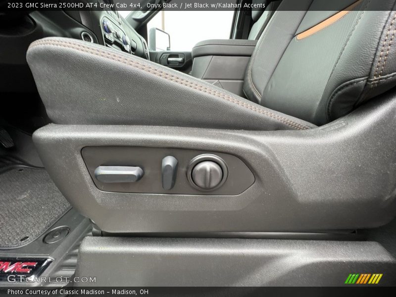 Onyx Black / Jet Black w/Kalahari Accents 2023 GMC Sierra 2500HD AT4 Crew Cab 4x4