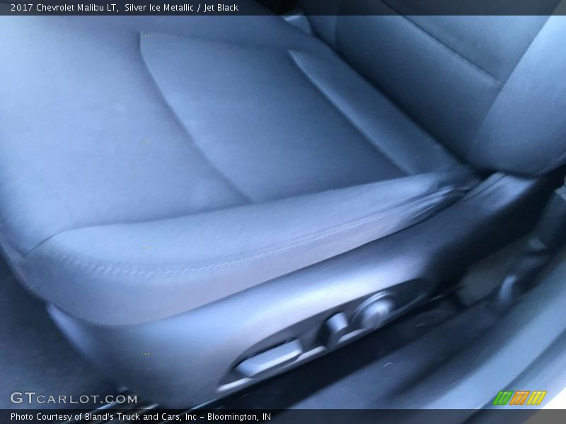 Silver Ice Metallic / Jet Black 2017 Chevrolet Malibu LT