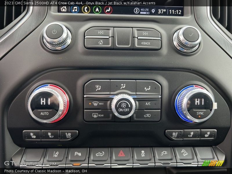 Onyx Black / Jet Black w/Kalahari Accents 2023 GMC Sierra 2500HD AT4 Crew Cab 4x4