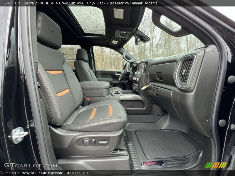Onyx Black / Jet Black w/Kalahari Accents 2023 GMC Sierra 2500HD AT4 Crew Cab 4x4