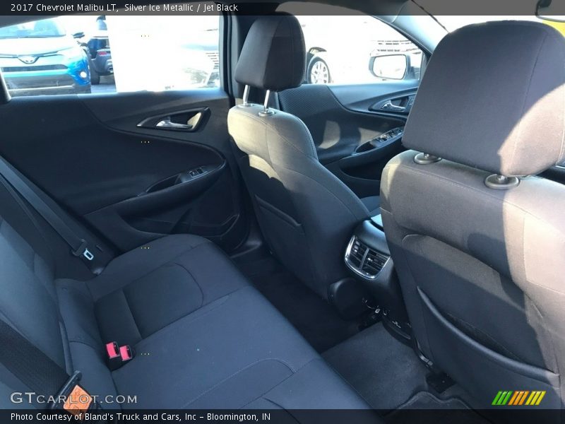 Silver Ice Metallic / Jet Black 2017 Chevrolet Malibu LT