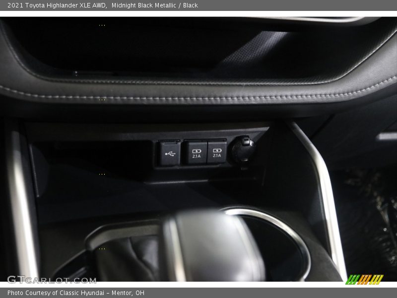 Midnight Black Metallic / Black 2021 Toyota Highlander XLE AWD