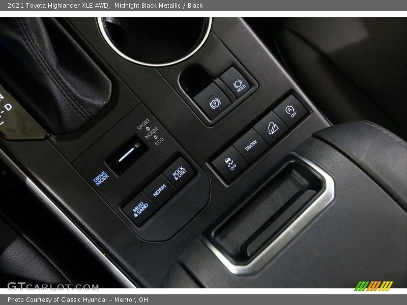 Midnight Black Metallic / Black 2021 Toyota Highlander XLE AWD