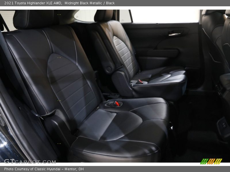 Midnight Black Metallic / Black 2021 Toyota Highlander XLE AWD