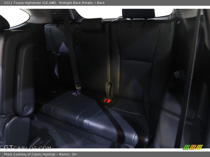 Midnight Black Metallic / Black 2021 Toyota Highlander XLE AWD