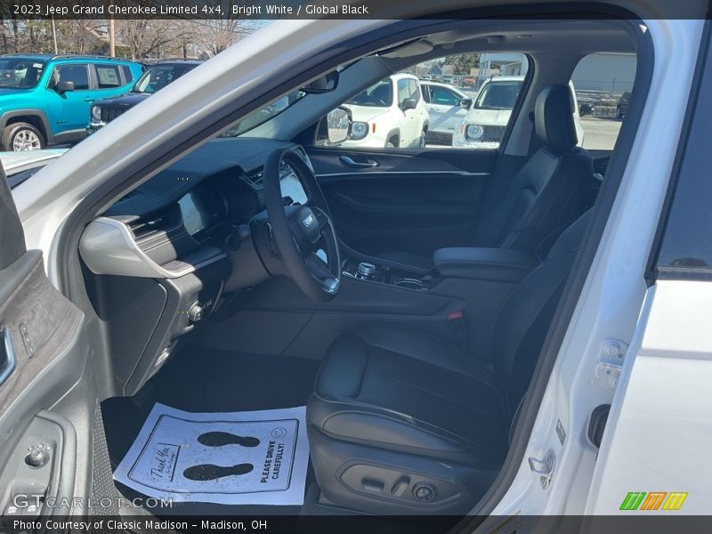 Bright White / Global Black 2023 Jeep Grand Cherokee Limited 4x4