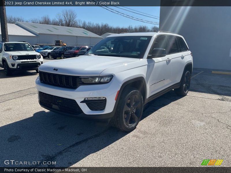 Bright White / Global Black 2023 Jeep Grand Cherokee Limited 4x4