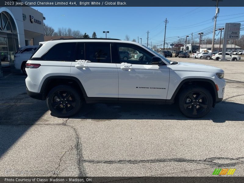 Bright White / Global Black 2023 Jeep Grand Cherokee Limited 4x4