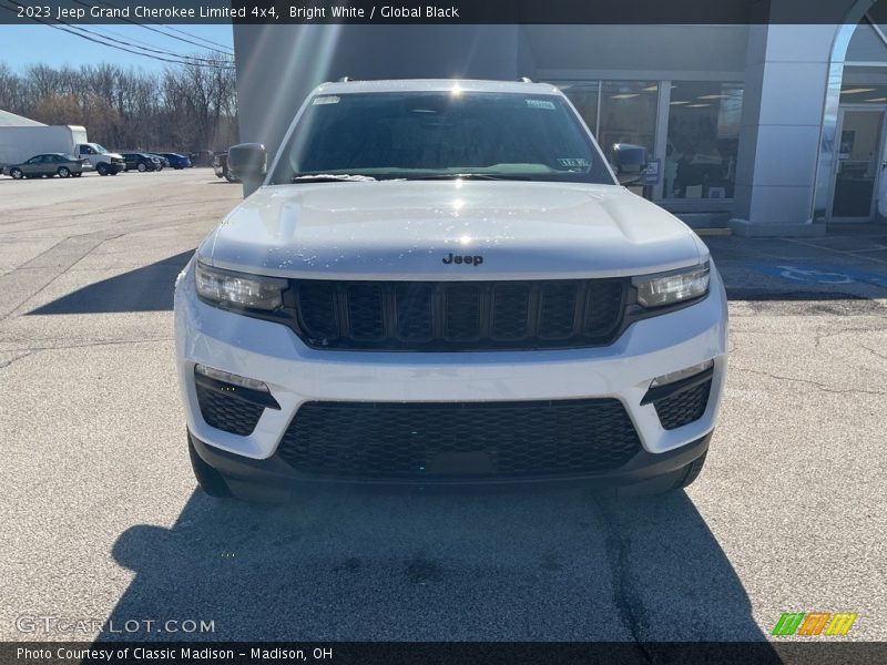 Bright White / Global Black 2023 Jeep Grand Cherokee Limited 4x4