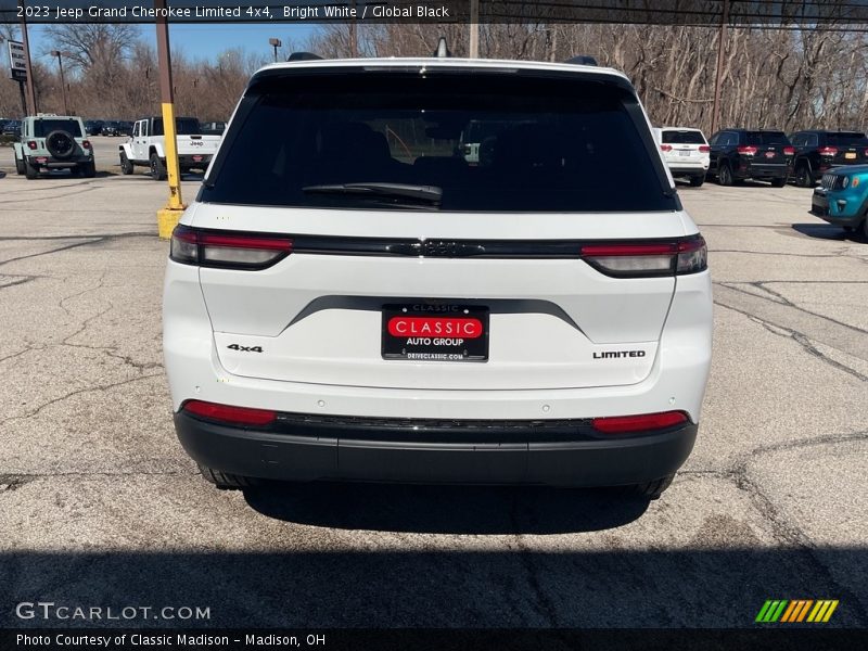 Bright White / Global Black 2023 Jeep Grand Cherokee Limited 4x4