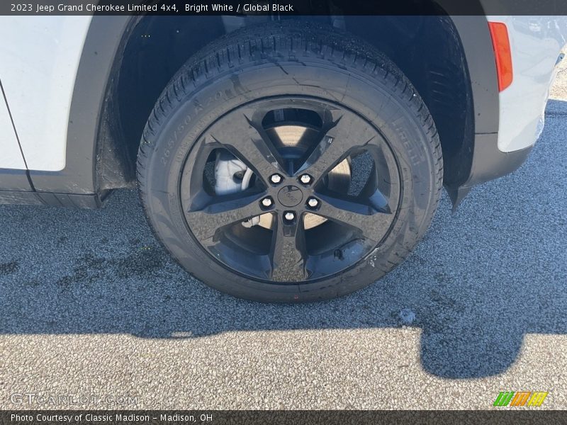Bright White / Global Black 2023 Jeep Grand Cherokee Limited 4x4