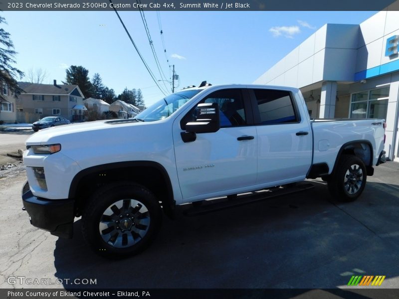 Summit White / Jet Black 2023 Chevrolet Silverado 2500HD Custom Crew Cab 4x4