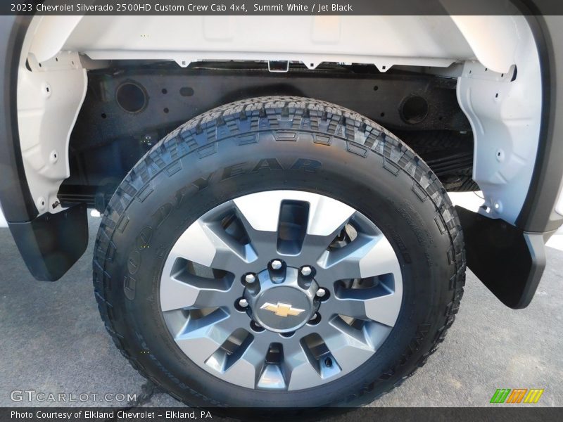 Summit White / Jet Black 2023 Chevrolet Silverado 2500HD Custom Crew Cab 4x4