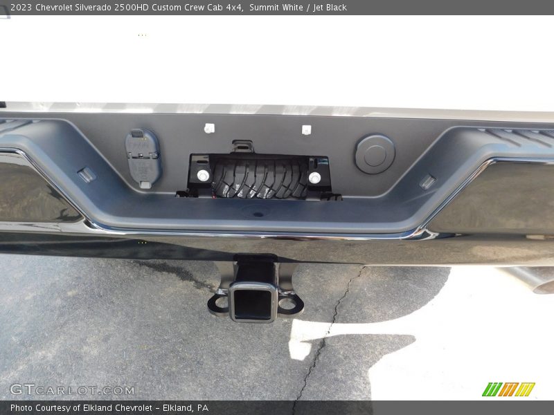 Summit White / Jet Black 2023 Chevrolet Silverado 2500HD Custom Crew Cab 4x4