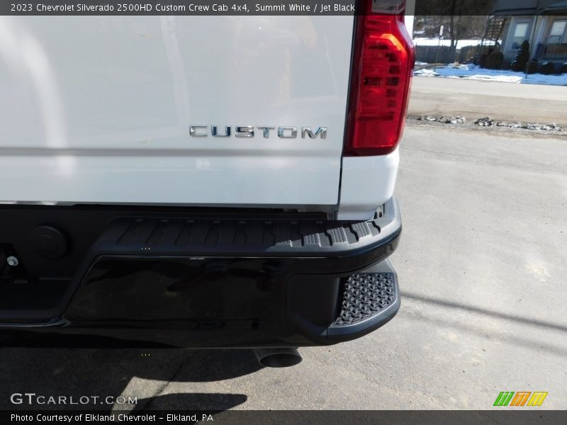 Summit White / Jet Black 2023 Chevrolet Silverado 2500HD Custom Crew Cab 4x4