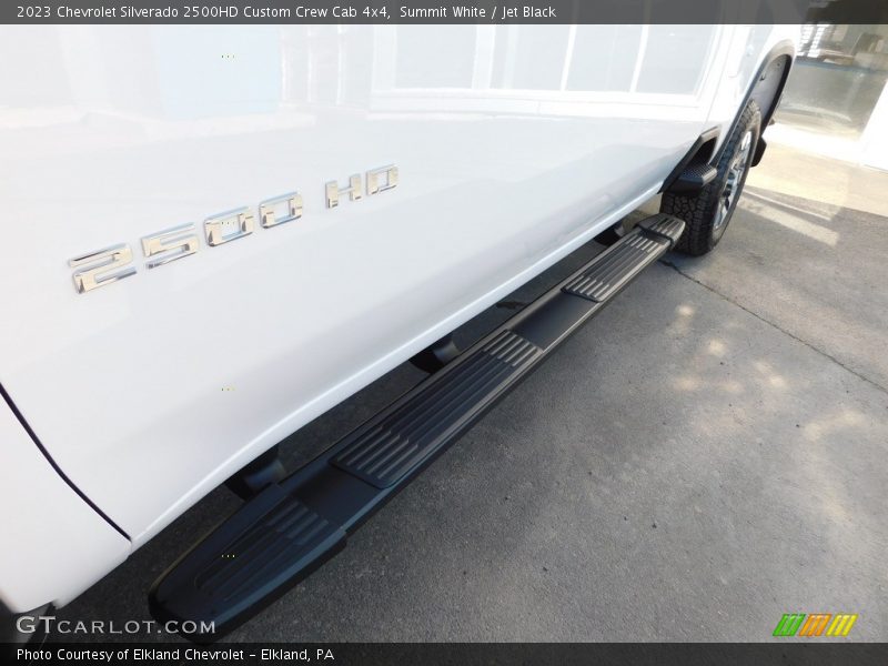 Summit White / Jet Black 2023 Chevrolet Silverado 2500HD Custom Crew Cab 4x4