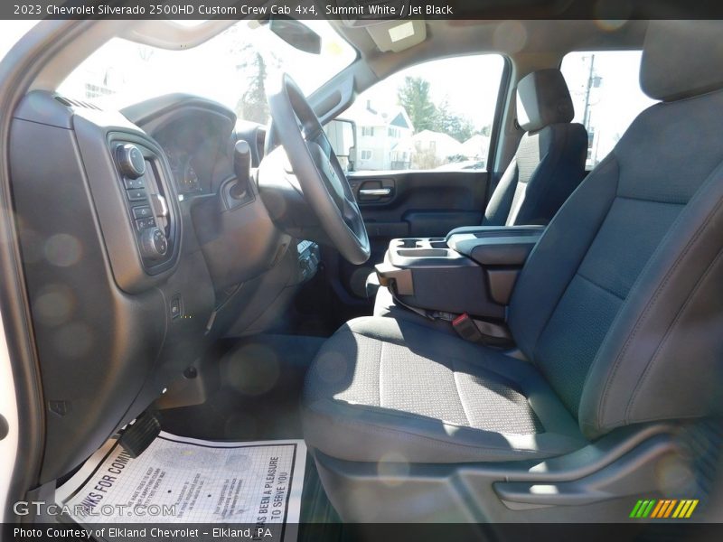 Summit White / Jet Black 2023 Chevrolet Silverado 2500HD Custom Crew Cab 4x4