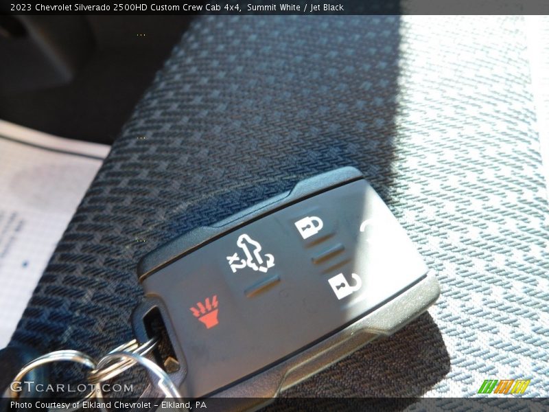 Summit White / Jet Black 2023 Chevrolet Silverado 2500HD Custom Crew Cab 4x4