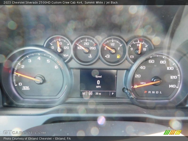 Summit White / Jet Black 2023 Chevrolet Silverado 2500HD Custom Crew Cab 4x4
