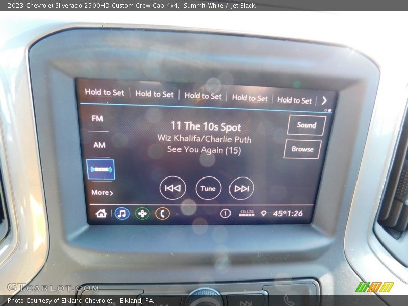 Summit White / Jet Black 2023 Chevrolet Silverado 2500HD Custom Crew Cab 4x4