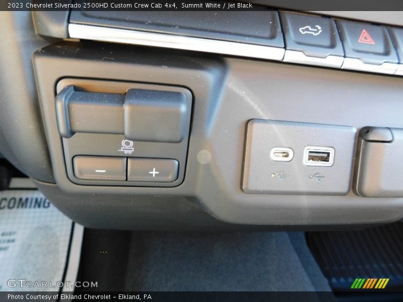 Summit White / Jet Black 2023 Chevrolet Silverado 2500HD Custom Crew Cab 4x4