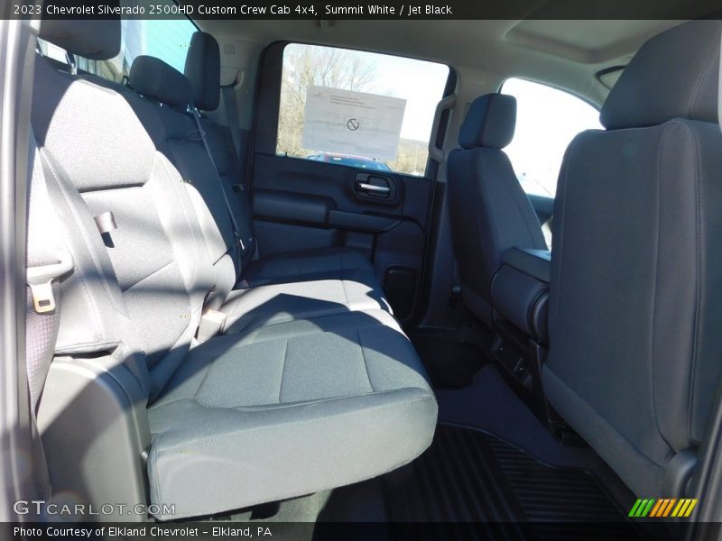 Summit White / Jet Black 2023 Chevrolet Silverado 2500HD Custom Crew Cab 4x4