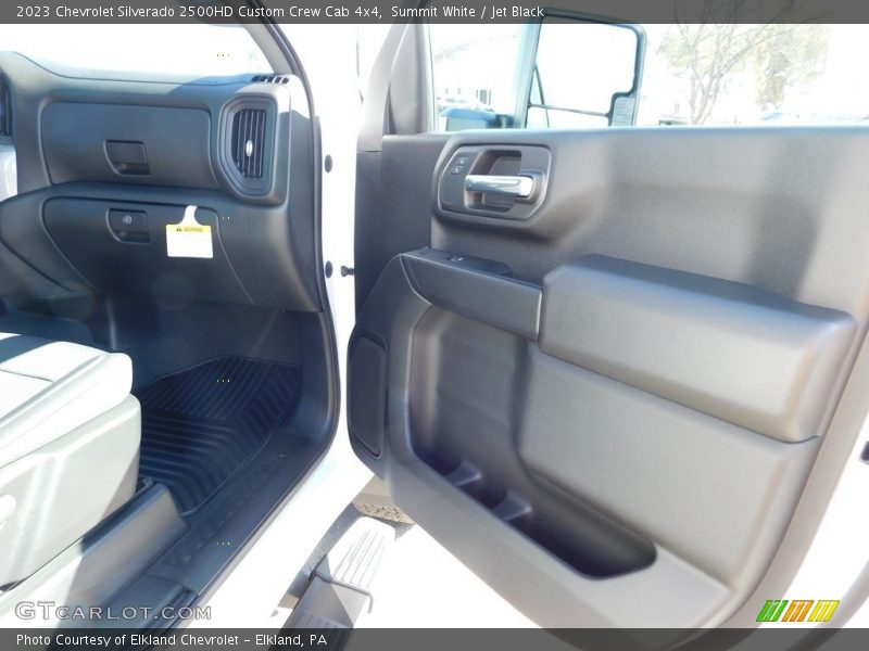 Summit White / Jet Black 2023 Chevrolet Silverado 2500HD Custom Crew Cab 4x4