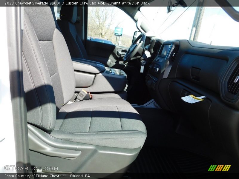 Summit White / Jet Black 2023 Chevrolet Silverado 2500HD Custom Crew Cab 4x4