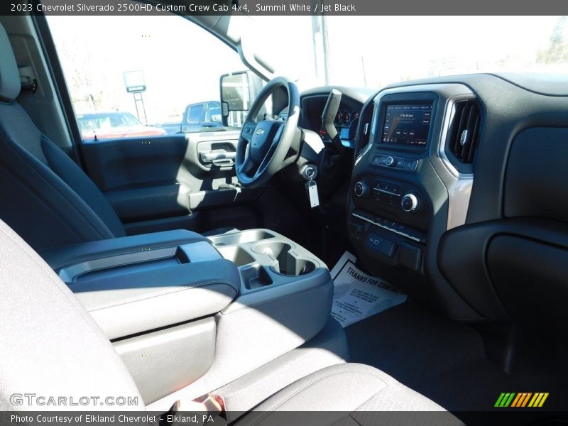 Summit White / Jet Black 2023 Chevrolet Silverado 2500HD Custom Crew Cab 4x4