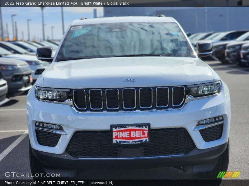 Bright White / Global Black 2023 Jeep Grand Cherokee Limited 4x4