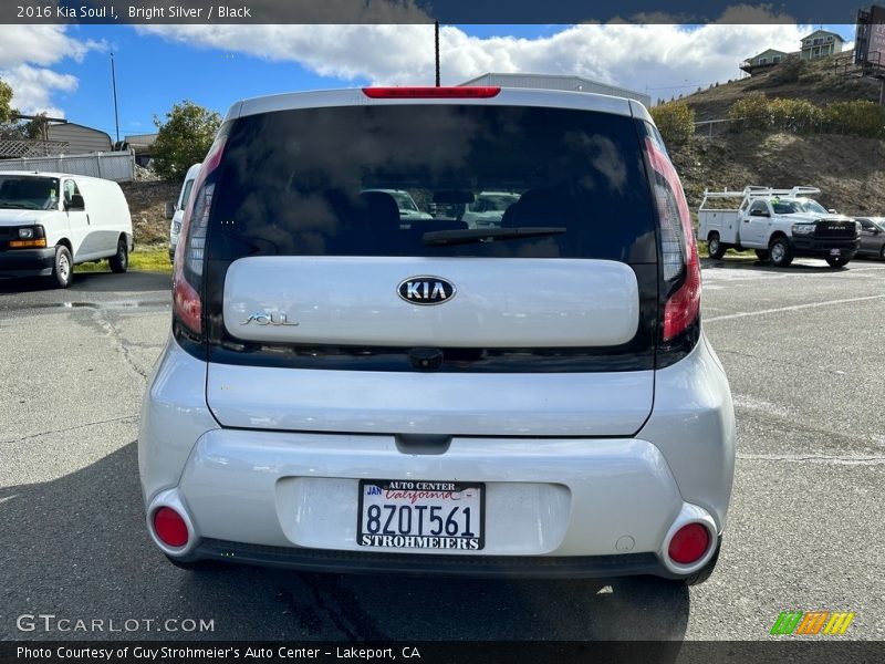 Bright Silver / Black 2016 Kia Soul !