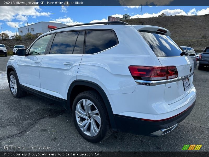 Pure White / Titan Black 2021 Volkswagen Atlas SE