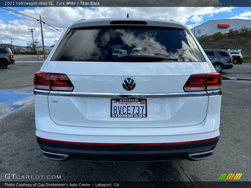 Pure White / Titan Black 2021 Volkswagen Atlas SE