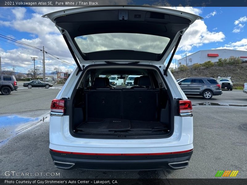 Pure White / Titan Black 2021 Volkswagen Atlas SE