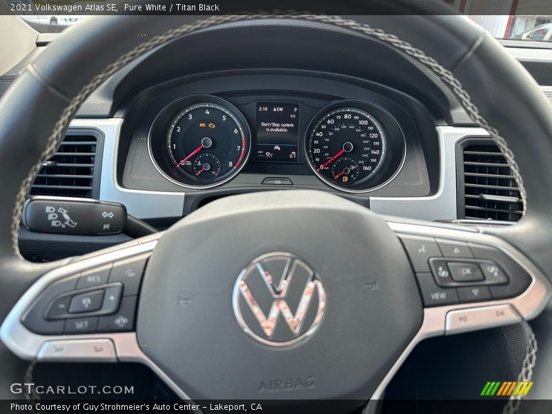Pure White / Titan Black 2021 Volkswagen Atlas SE