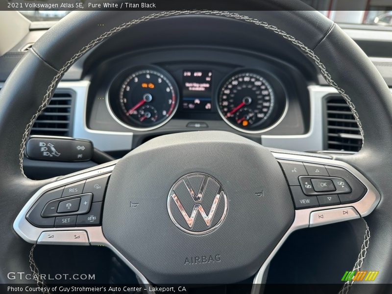 Pure White / Titan Black 2021 Volkswagen Atlas SE