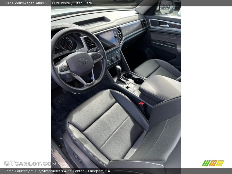 Pure White / Titan Black 2021 Volkswagen Atlas SE