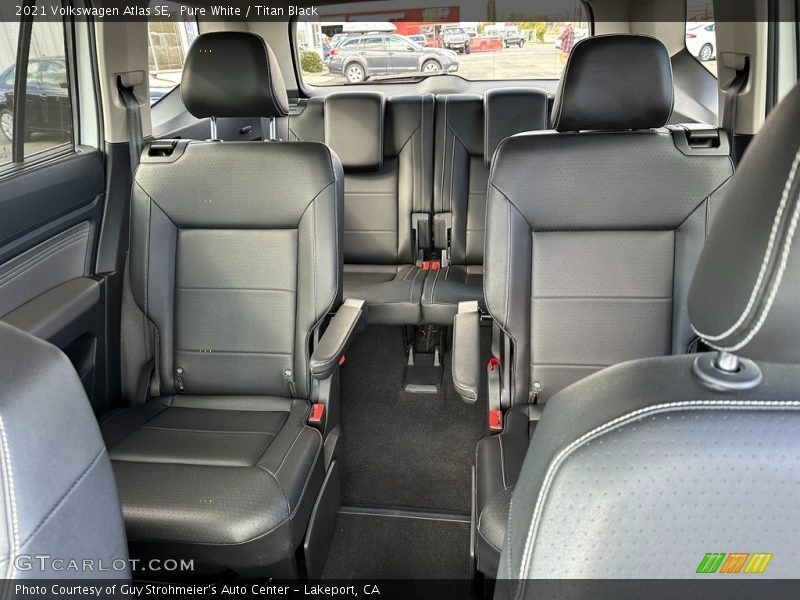 Pure White / Titan Black 2021 Volkswagen Atlas SE