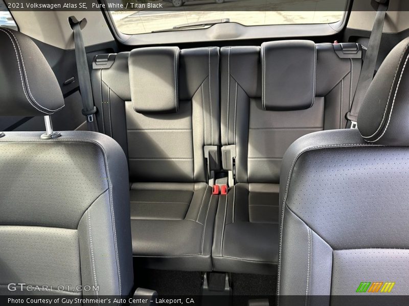 Pure White / Titan Black 2021 Volkswagen Atlas SE
