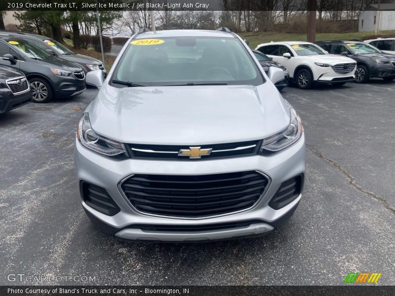 Silver Ice Metallic / Jet Black/­Light Ash Gray 2019 Chevrolet Trax LT