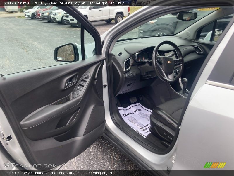 Silver Ice Metallic / Jet Black/­Light Ash Gray 2019 Chevrolet Trax LT