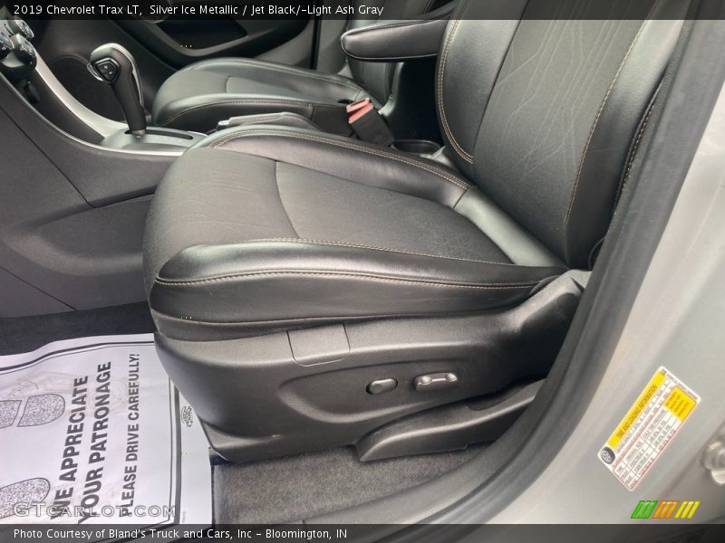 Silver Ice Metallic / Jet Black/­Light Ash Gray 2019 Chevrolet Trax LT
